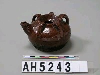 藏品(陶製油壺)的圖片